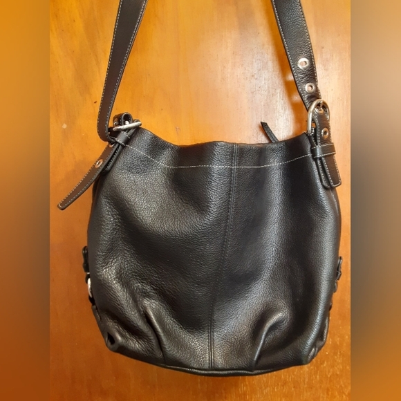 Coach Black Leather Shoulder Bag Silver Hardware Side Zip Pocket Inside Pocket - Picture 4 of 9